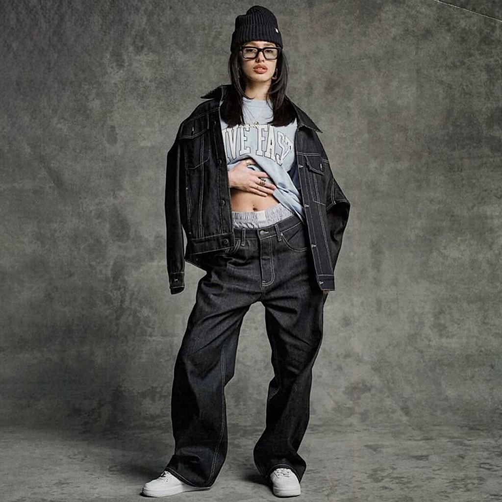 Oversized Denim Jacket with Graphic Tee and Wide-Leg Jeans — Streetwear Outfits
