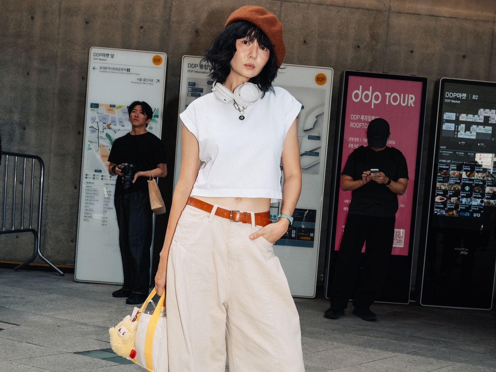 Wide-Leg Trousers with Cropped Top and Beret — Streetwear Outfits