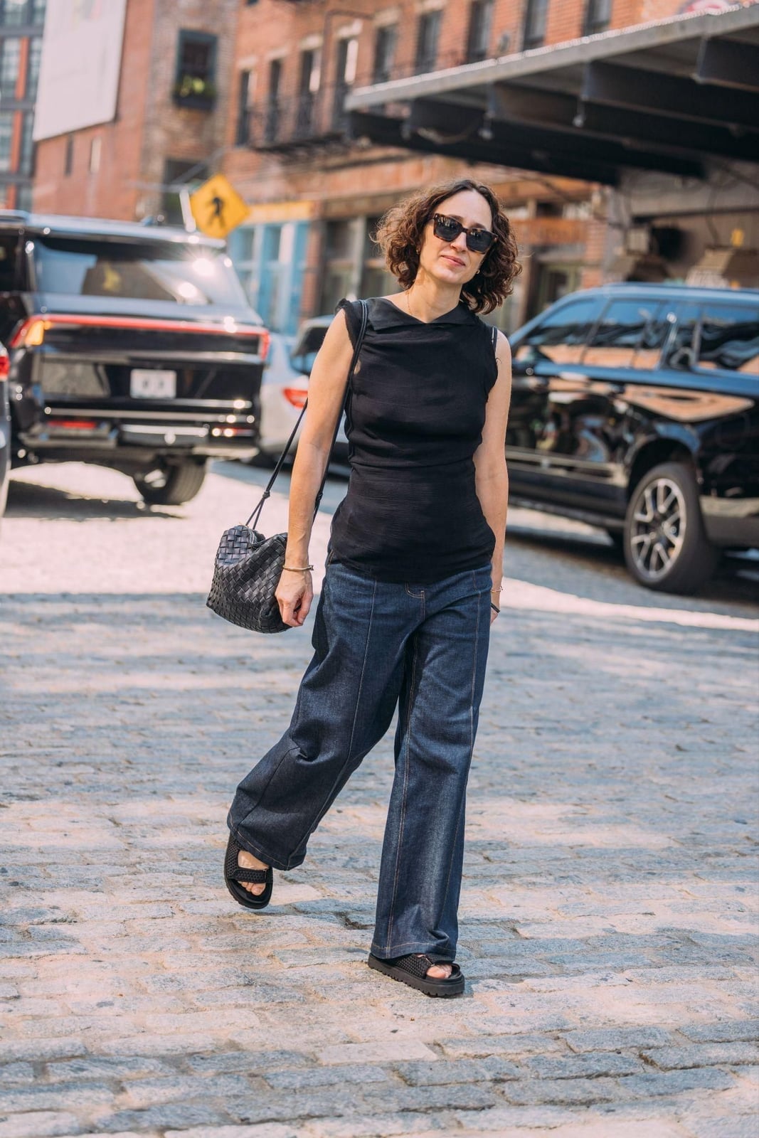 Sleeveless Top with Dark Wash Wide-Leg Jeans — Streetwear Outfits