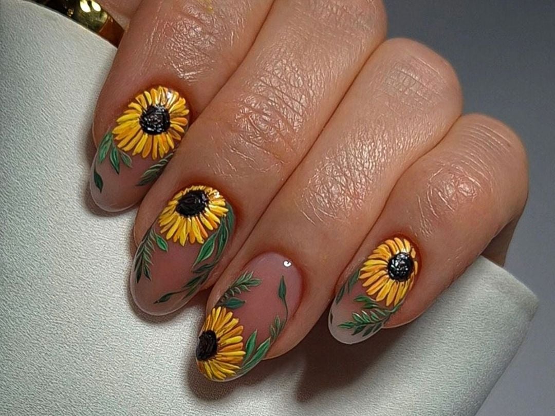 Short Oval 3D Sunflower Nails
