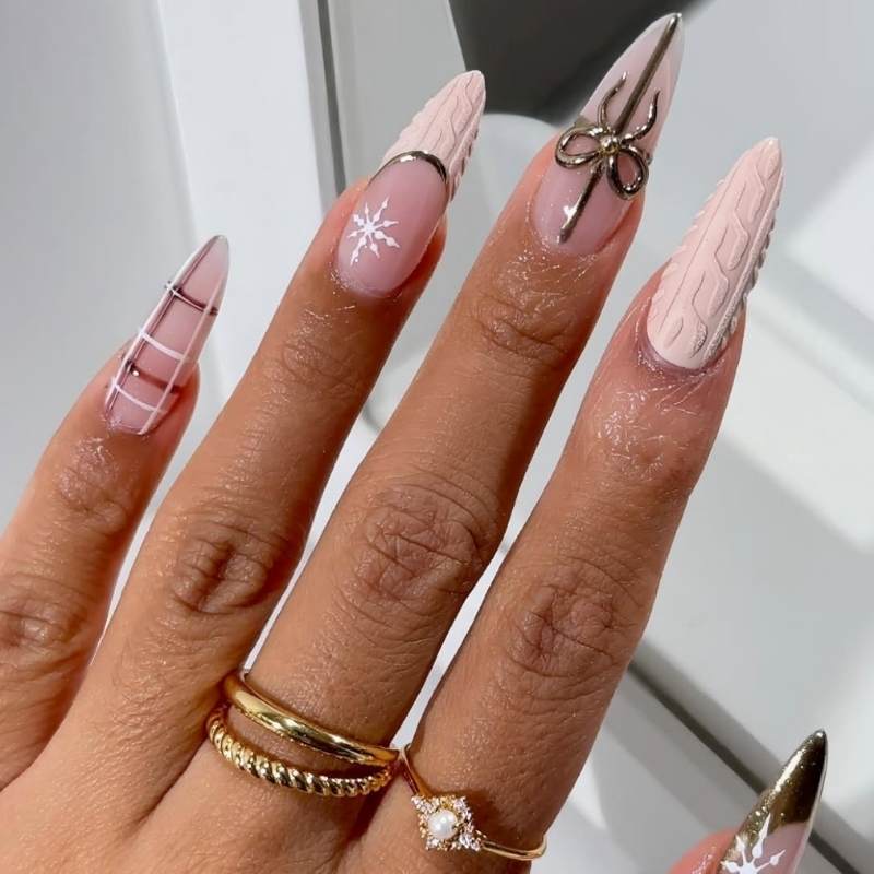 Beige Matte Glossy Sweater Snowflake Gold Bow Nails Beige Matte Glossy Sweater Snowflake Gold Bow Nails — Sweater Nails