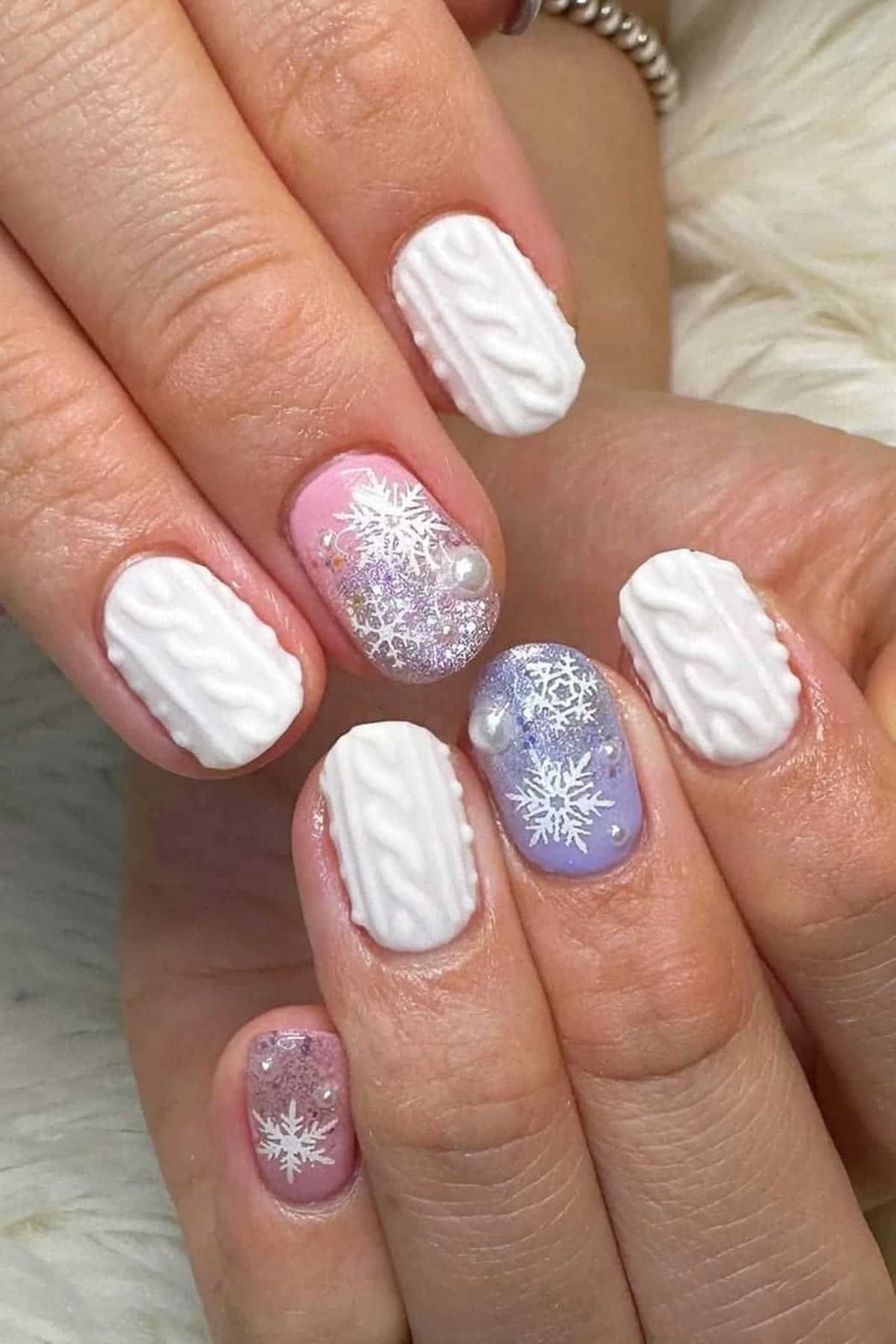 Short Oval White Pink Purple Matte Knit Snowflake Pearl Nails Short Oval White Pink Purple Matte Knit Snowflake Pearl Nails — Sweater Nails