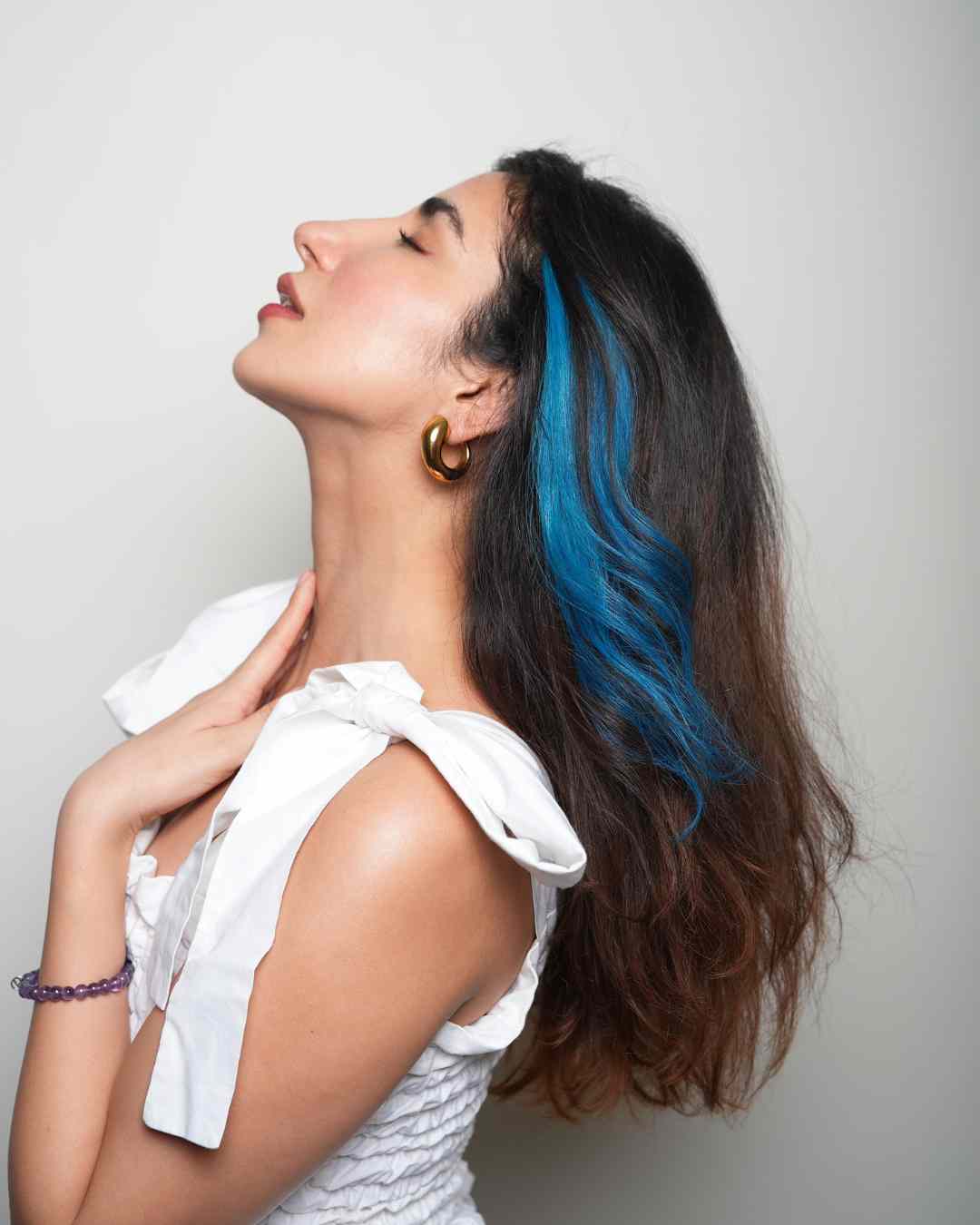 Mid-Back Wavy Hair With Color Block Streaks — Teal Highlights