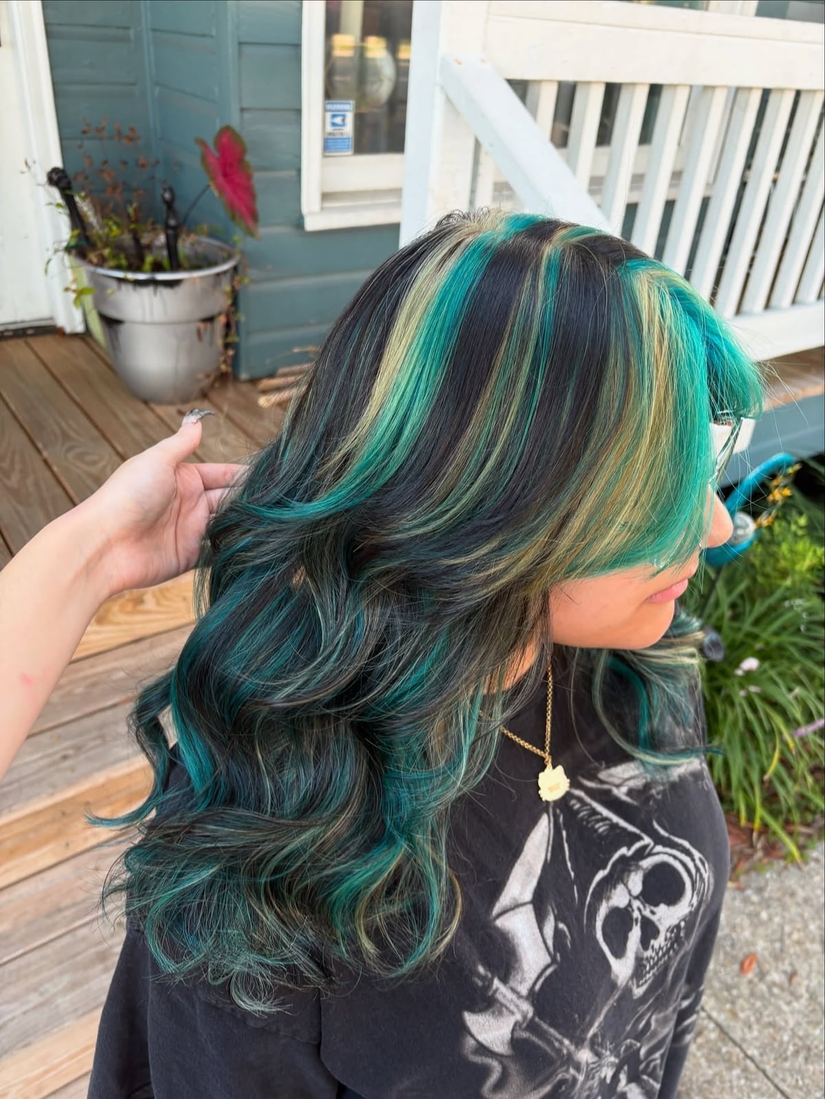 Mid-Back Wavy Black With Teal And Blonde — Teal Highlights