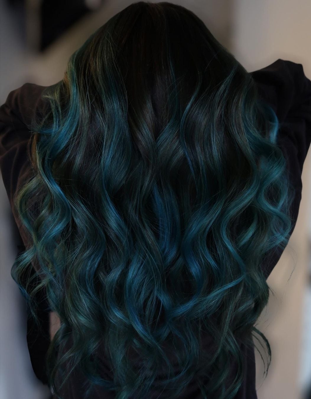 Mid-Back Dark Brown With Vibrant Teal Dimension, Close-Up Take — Teal Highlights