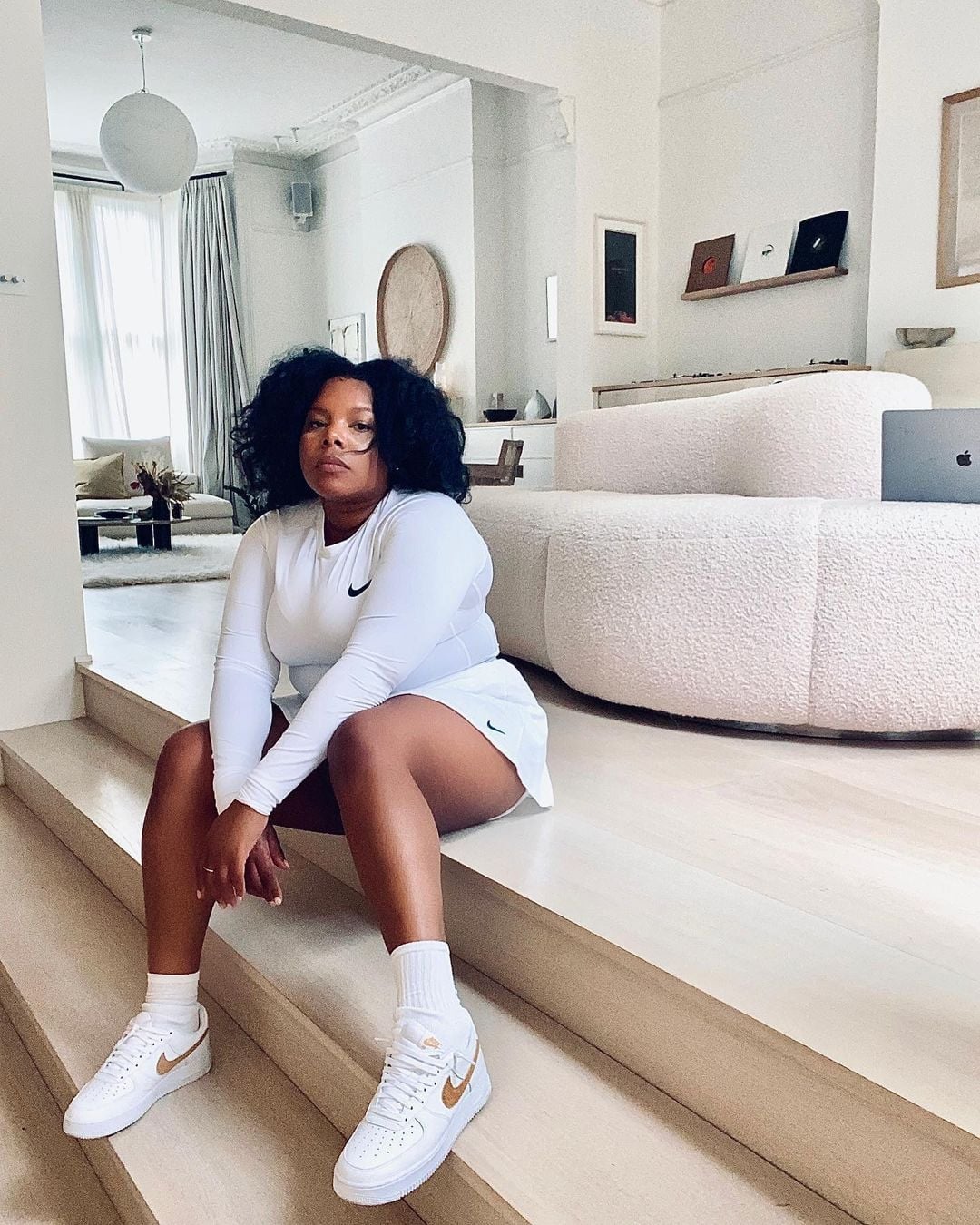 All-white Casual Sportswear Look with a Tennis Skirt All-white Casual Sportswear Look with a Tennis Skirt — Tennis Skirt Outfits