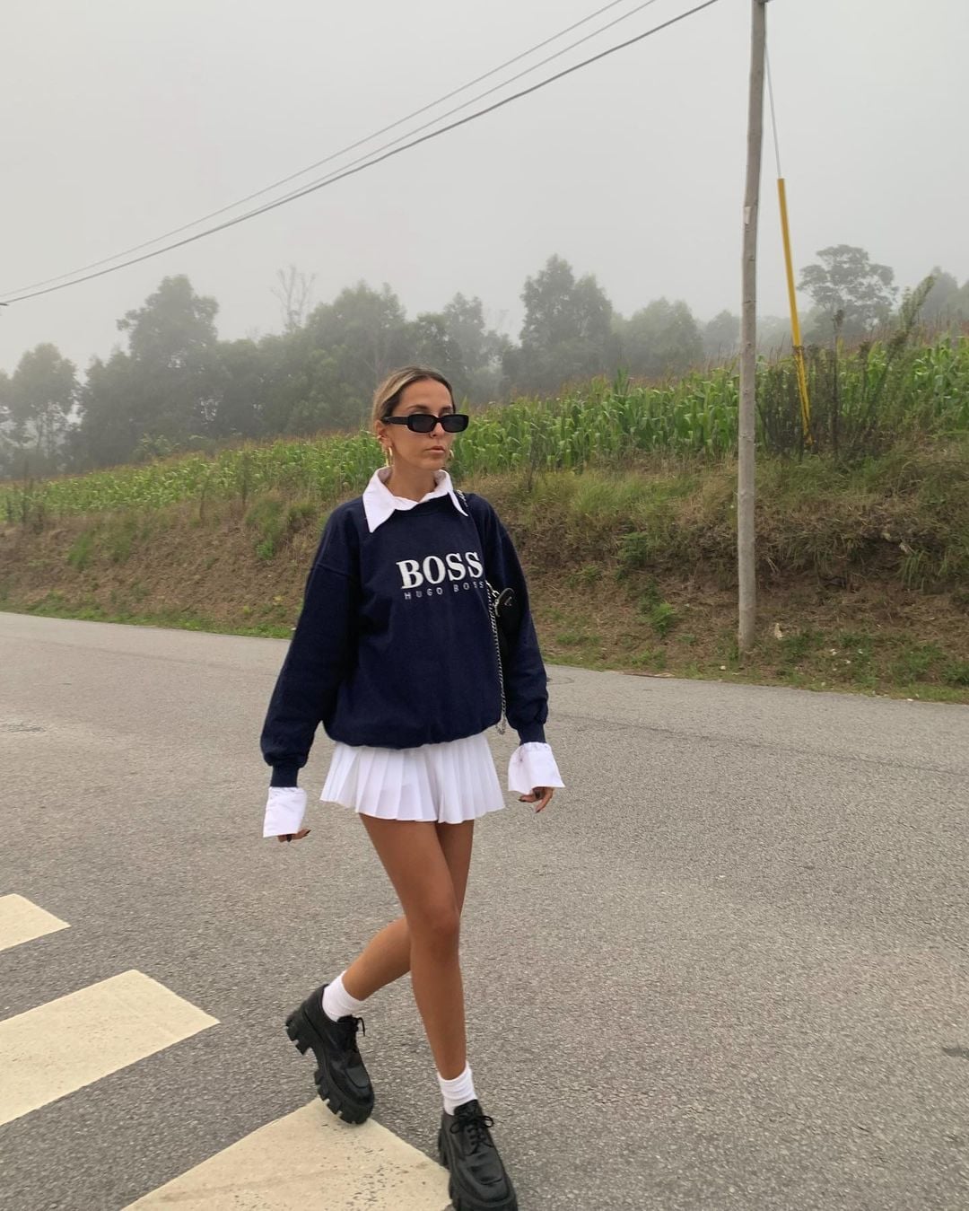 Casual Outing with a White Tennis Skirt and Oversized Sweatshirt Casual Outing with a White Tennis Skirt and Oversized Sweatshirt — Tennis Skirt Outfits
