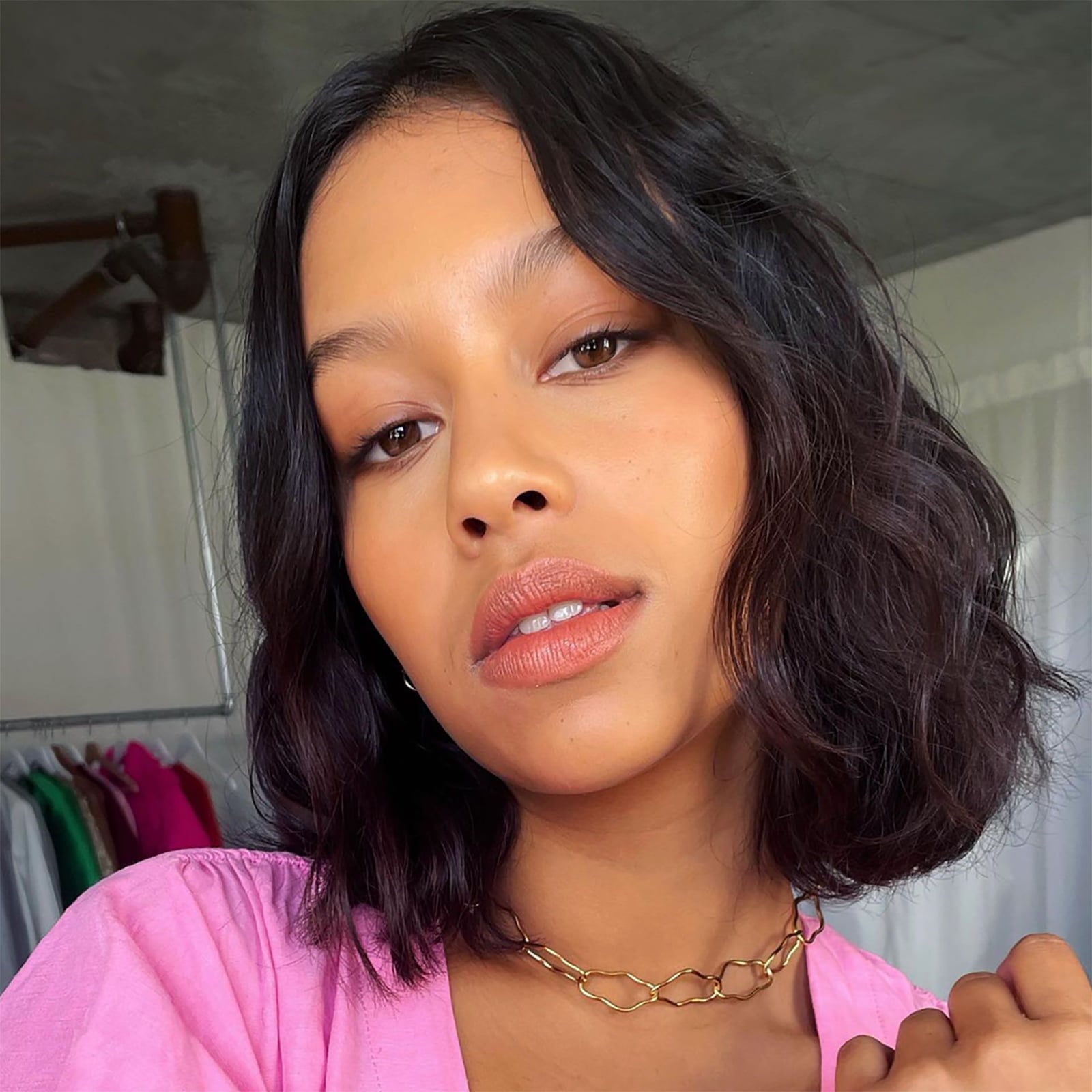 Collarbone Bob With Curtain Bangs Collarbone Bob With Curtain Bangs — Textured Bob