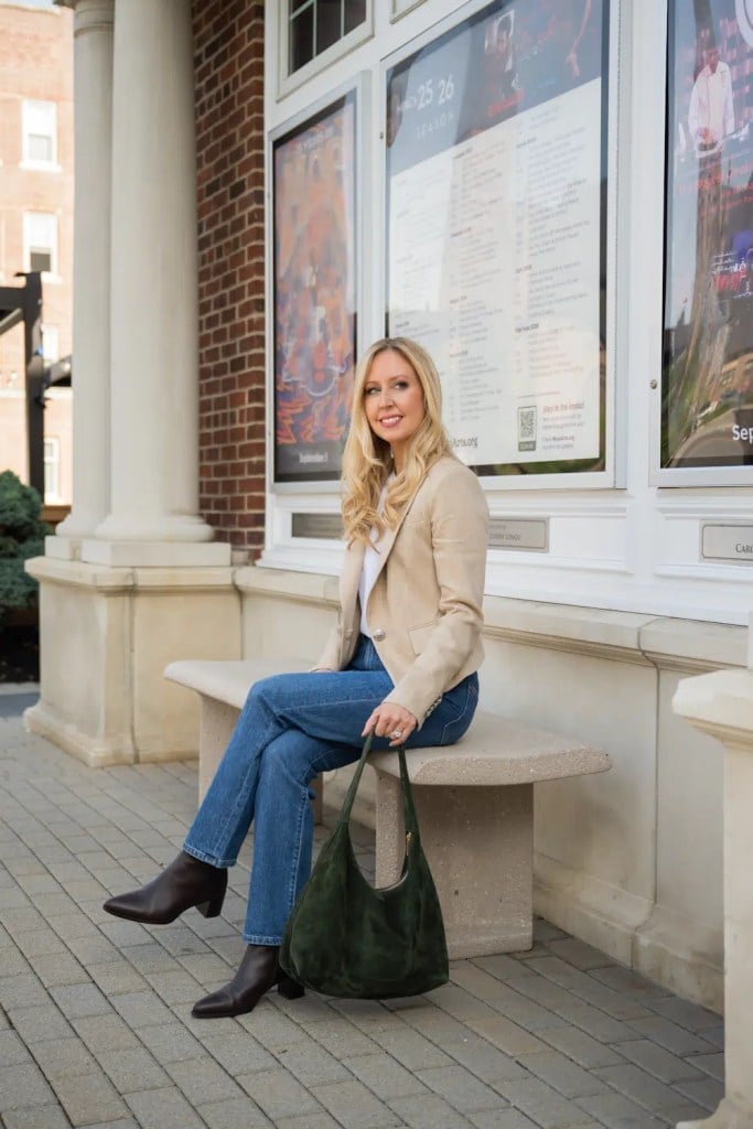 Beige Blazer and Denim for Smart Casual Theater Beige Blazer and Denim for Smart Casual Theater — Theater Outfits