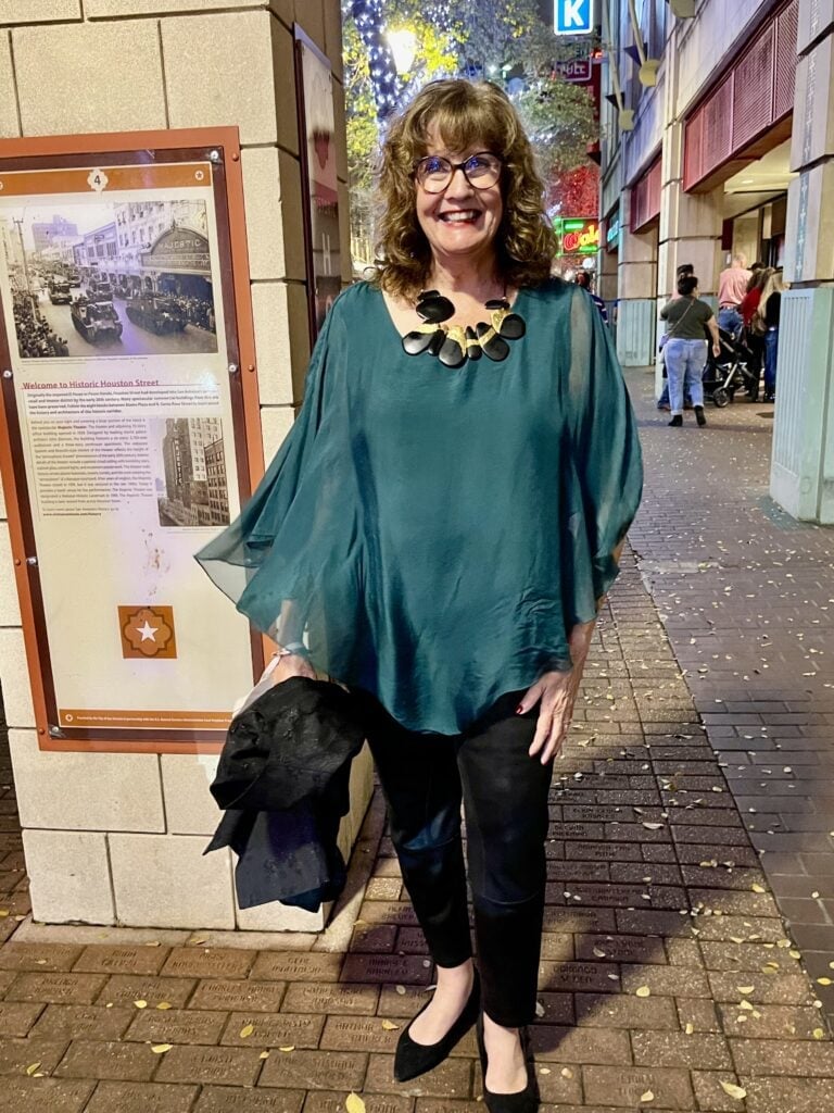 Sheer Overlay Top and Slim Trousers With Black Pointed-Toe Flats Sheer Overlay Top and Slim Trousers With Black Pointed-Toe Flats — Theater Outfits