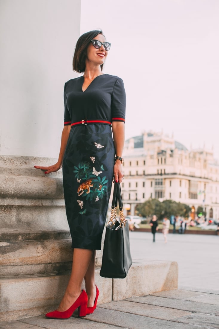Navy Sheath Dress with Red Accents Navy Sheath Dress with Red Accents — Theater Outfits