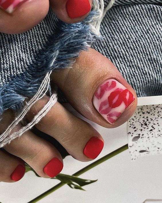 Vibrant Red Matte Toes With Lip Print Accent Vibrant Red Matte Toes With Lip Print Accent — Toe Nails Colors