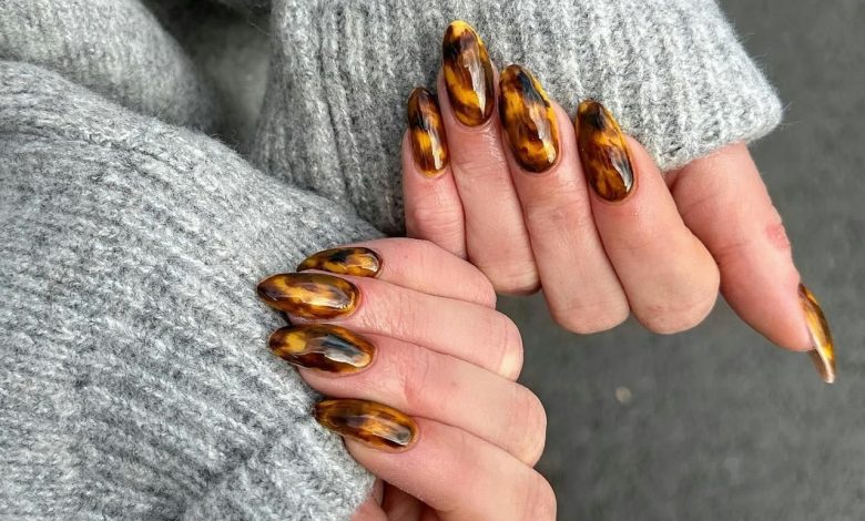 Tortoiseshell Nails To Try When You're Tired Of Leopard Print