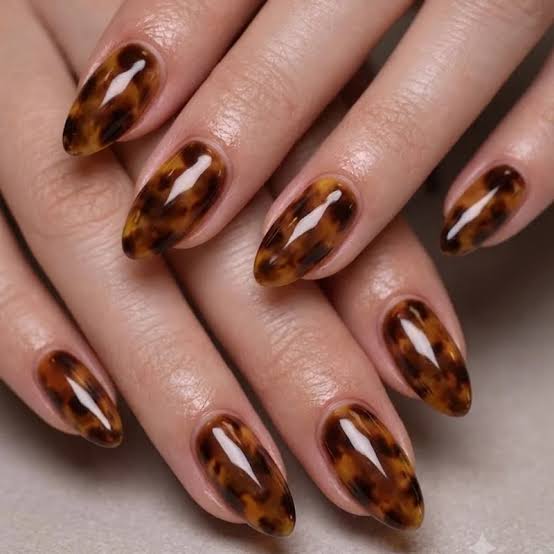 Medium Oval Tortoise Shell Pattern Nails Medium Oval Tortoise Shell Pattern Nails — Tortoise Nails