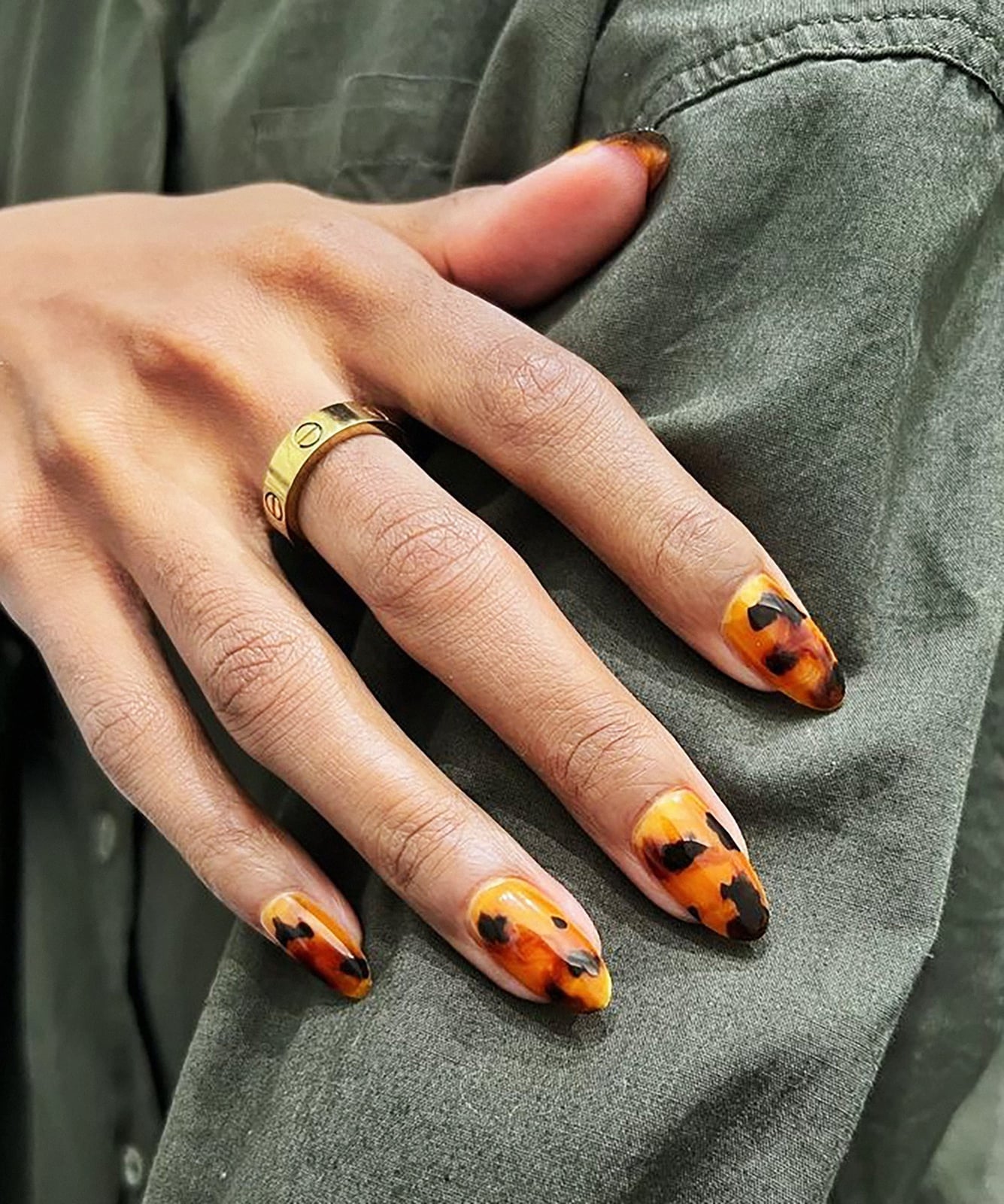 Medium Long Almond Tortoise Pattern, Glossy Medium Long Almond Tortoise Pattern, Glossy — Tortoise Nails