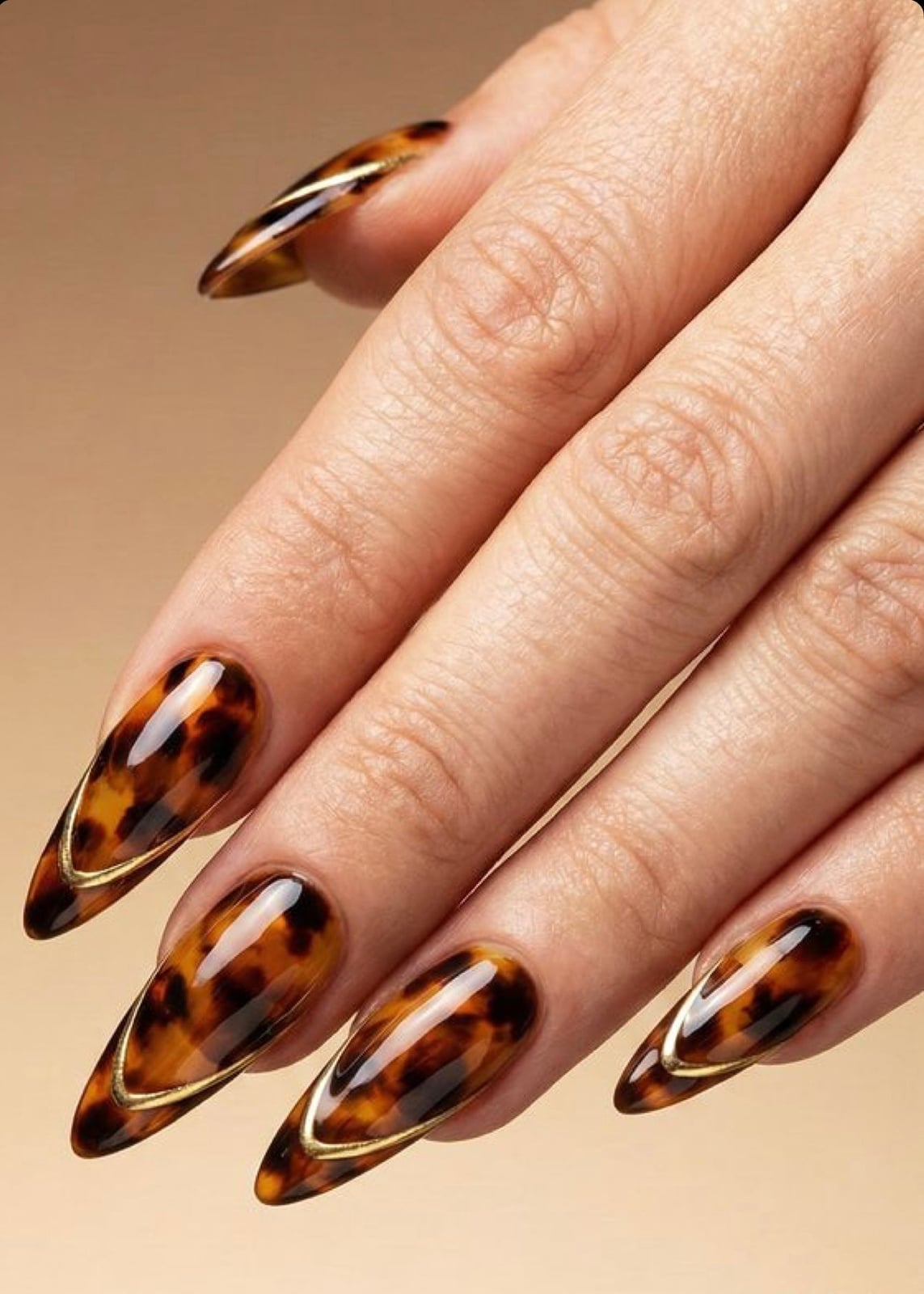 Long Stiletto Tortoise Shell with Gold Foil Long Stiletto Tortoise Shell with Gold Foil — Tortoise Shell Nails