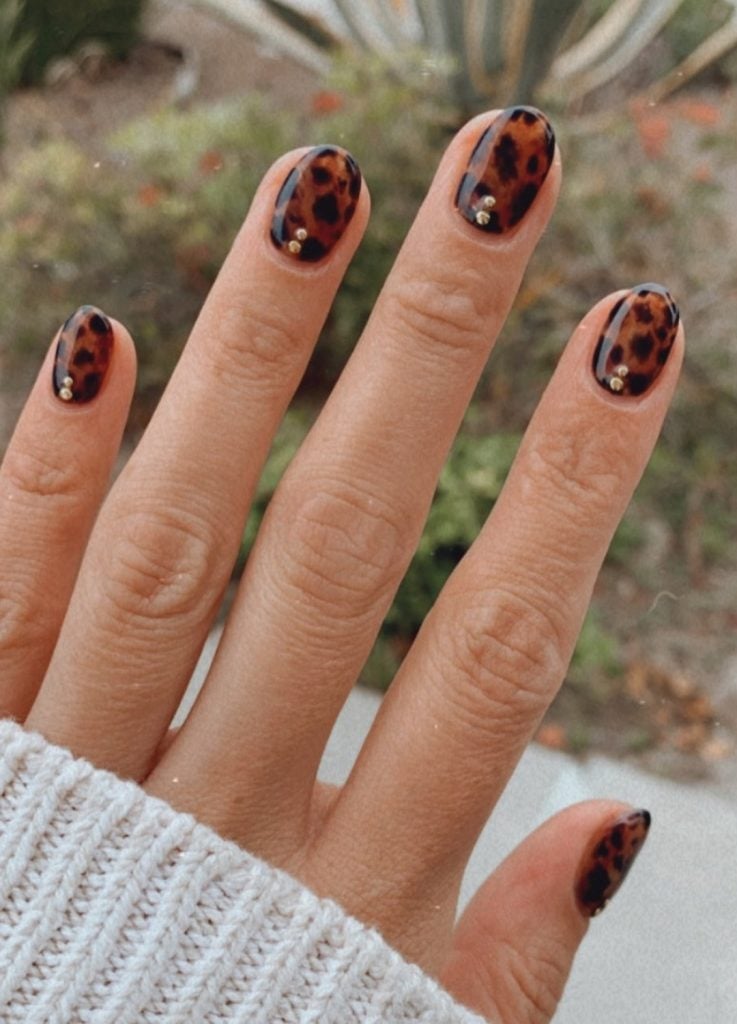 Short Oval Tortoiseshell with Gold Dots Short Oval Tortoiseshell with Gold Dots — Tortoise Shell Nails