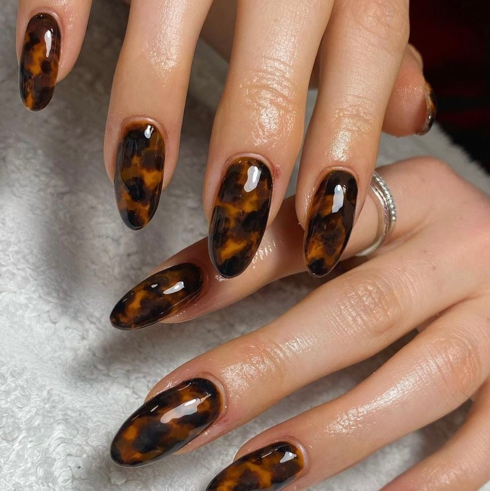 Rich Oval Tortoiseshell Pattern Rich Oval Tortoiseshell Pattern — Tortoise Shell Nails