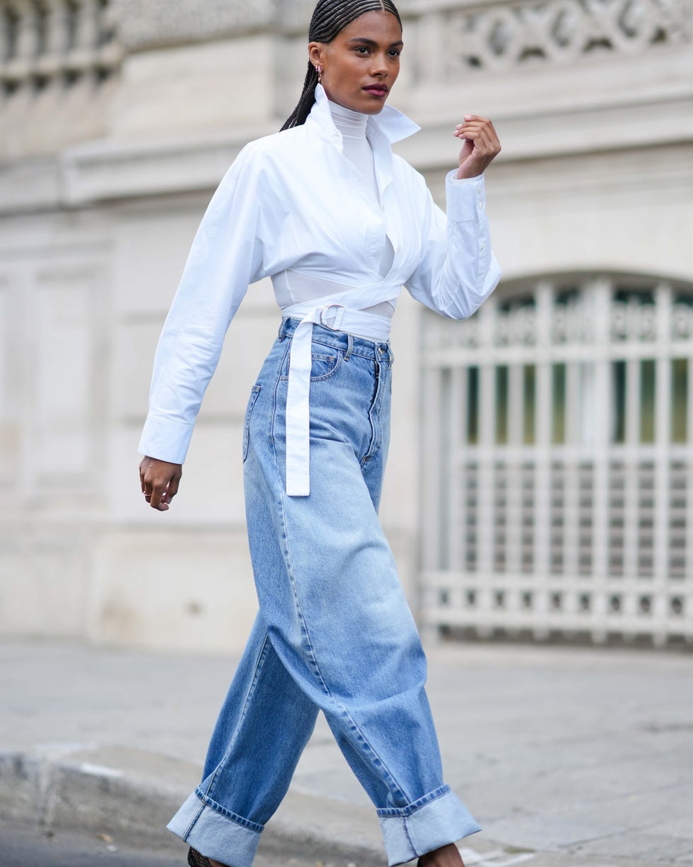 Light Wash Wide Leg Jeans and Layered Tops — Trendy Outfits
