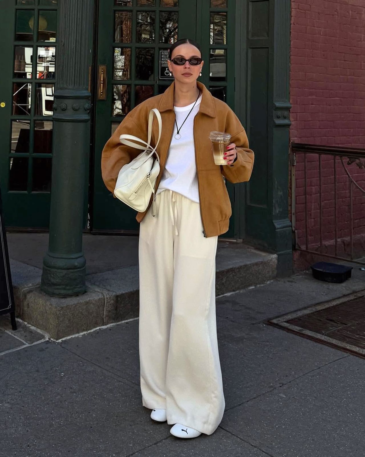 Oversized Suede Jacket With White T-shirt And Cream Trousers Oversized Suede Jacket With White T-shirt And Cream Trousers — Tshirt Outfit