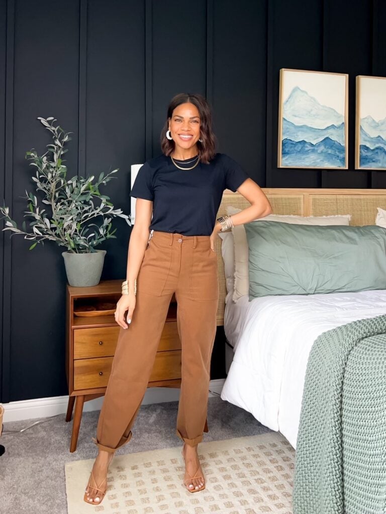 Black T-shirt With Wide-Leg Brown Trousers And Tan Sandals Black T-shirt With Wide-Leg Brown Trousers And Tan Sandals — Tshirt Outfit