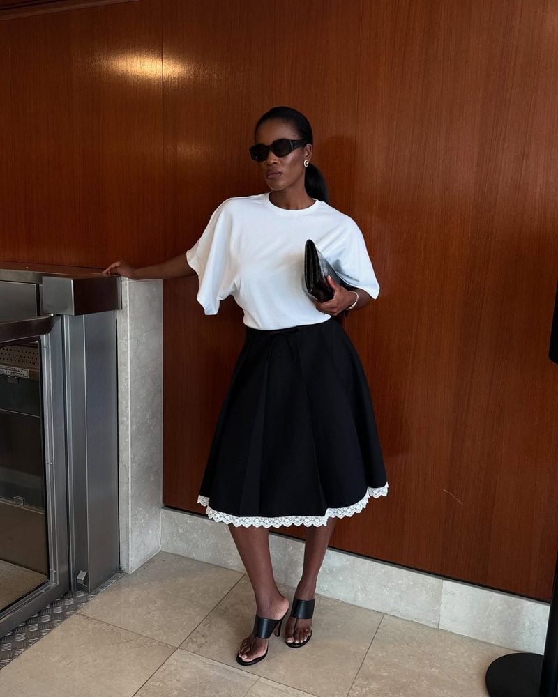 Oversized T-shirt With Black Midi Skirt And Lace Trim Oversized T-shirt With Black Midi Skirt And Lace Trim — Tshirt Outfit