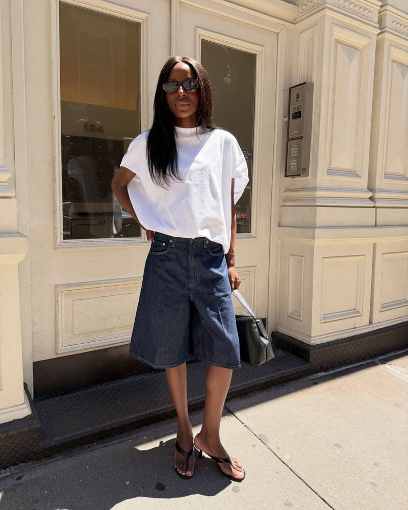 White T-shirt With Denim Culottes And Thong Sandals White T-shirt With Denim Culottes And Thong Sandals — Tshirt Outfit