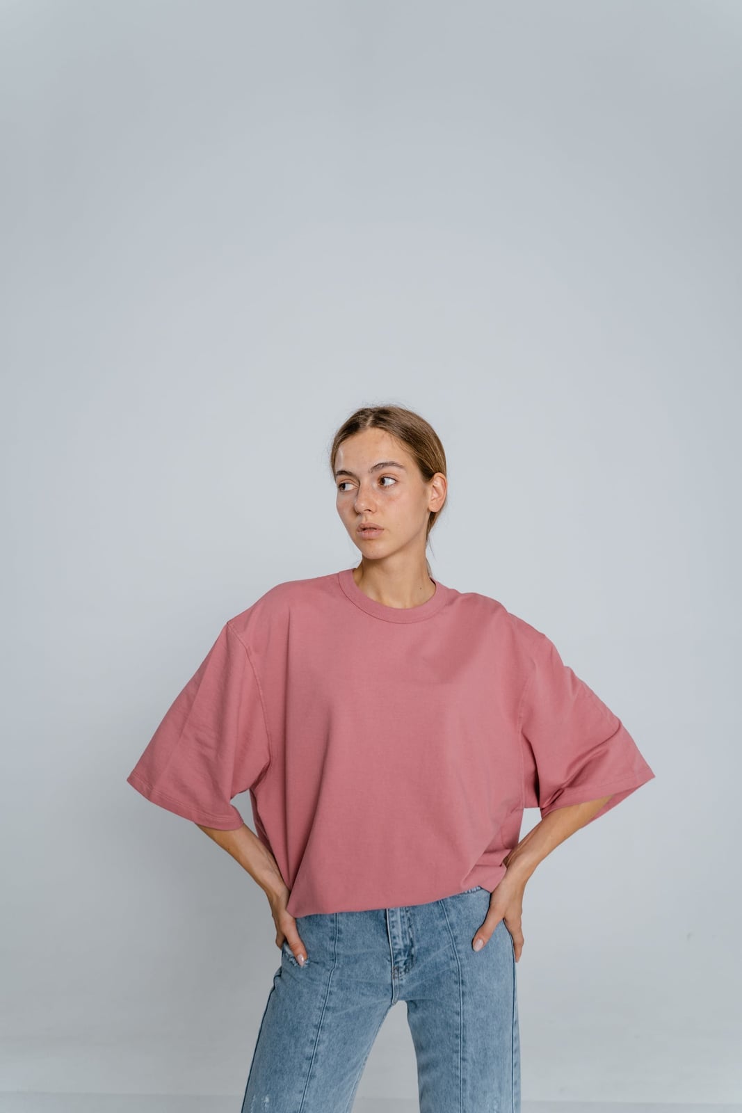 Rose Pink Oversized T-shirt With Light Blue Relaxed Jeans Rose Pink Oversized T-shirt With Light Blue Relaxed Jeans — Tshirt Outfit