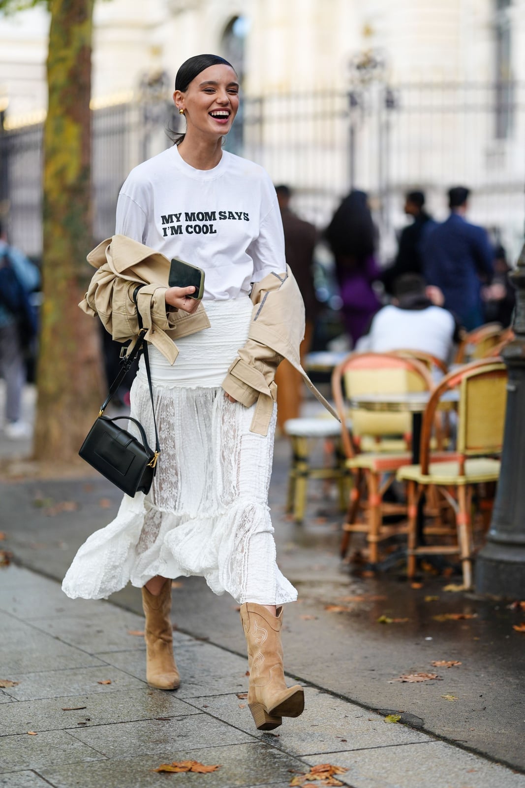 Graphic T-shirt With Voluminous Lace Skirt And Trench Coat Graphic T-shirt With Voluminous Lace Skirt And Trench Coat — Tshirt Outfit