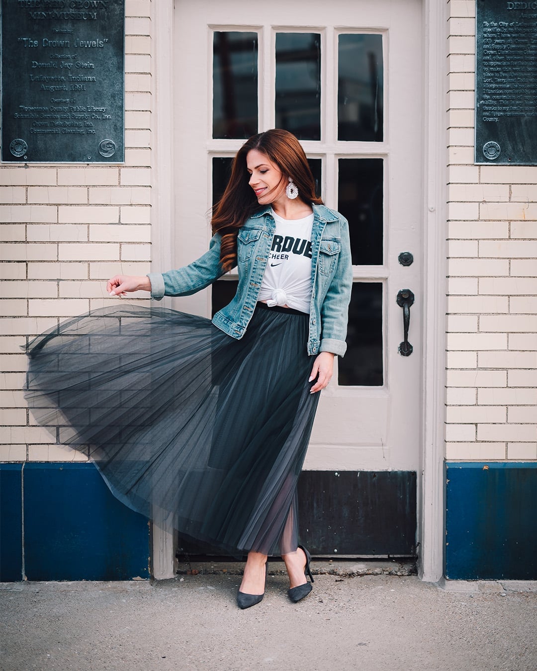 Gray Tulle Maxi Skirt With Denim Jacket — Tulle Skirt Outfits