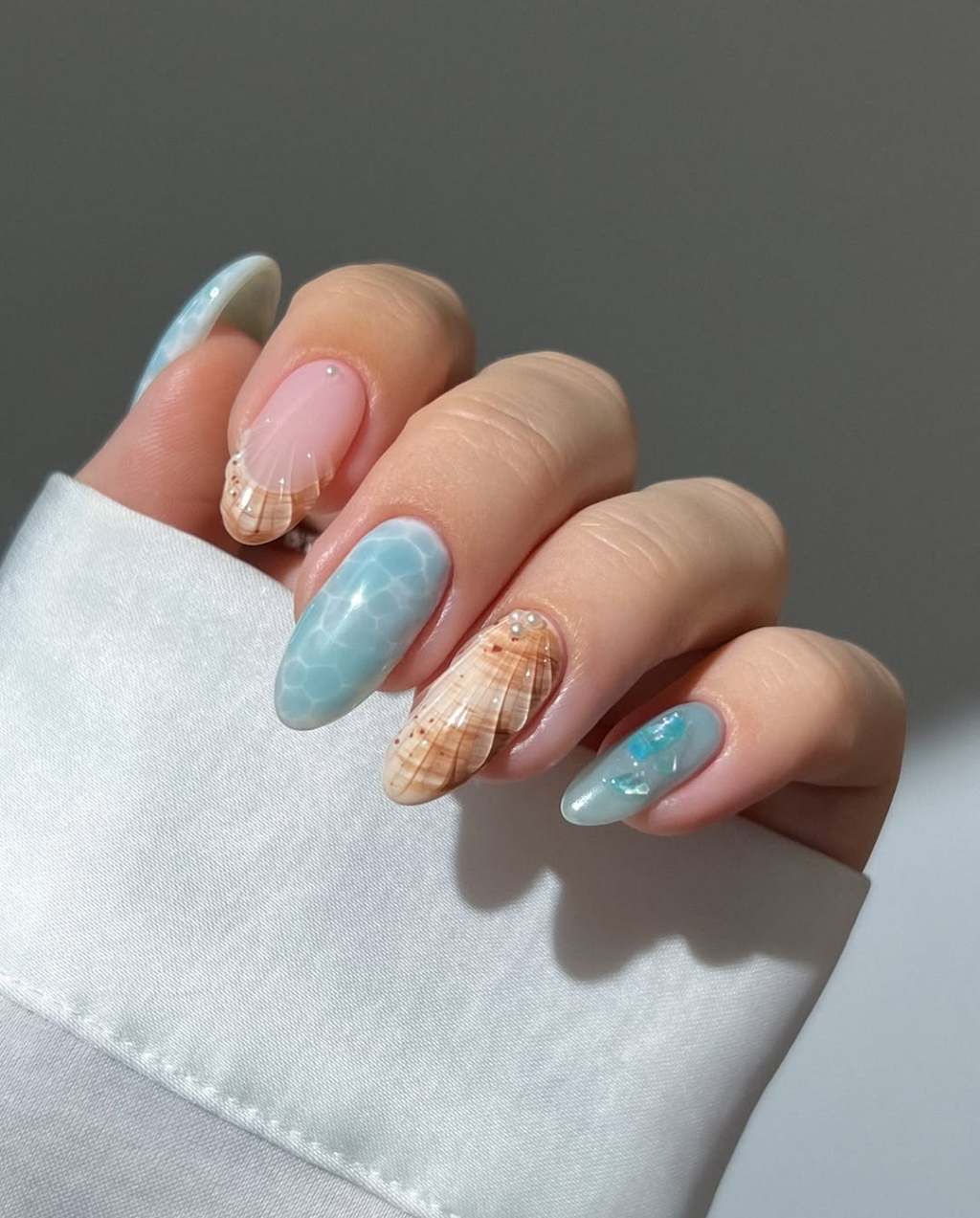 Medium Almond Seashell Pearl Turquoise Design Medium Almond Seashell Pearl Turquoise Design — Turquoise Nails