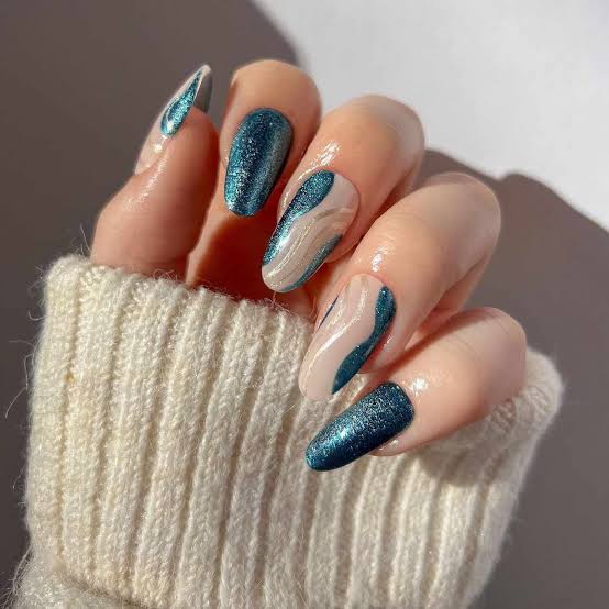 Glittery Deep Turquoise Abstract Almond Glittery Deep Turquoise Abstract Almond — Turquoise Nails