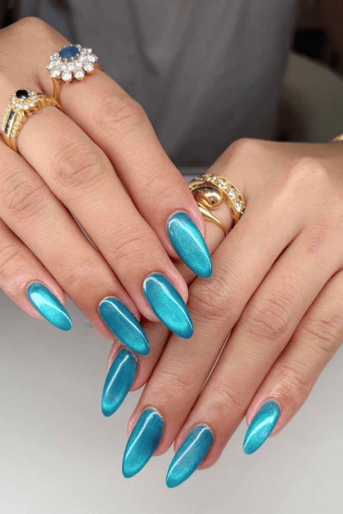 Short Oval Vibrant Glossy Turquoise Short Oval Vibrant Glossy Turquoise — Turquoise Nails