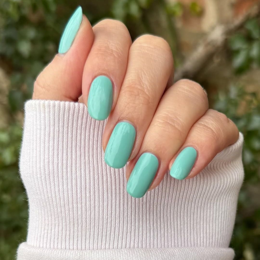 Short Oval Bright Light Turquoise Glossy Short Oval Bright Light Turquoise Glossy — Turquoise Nails