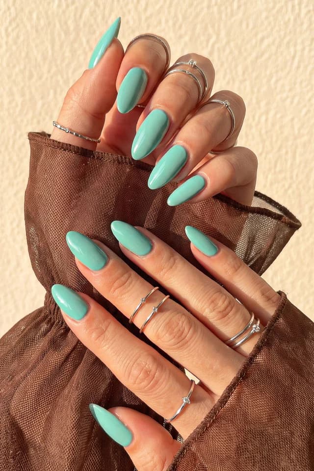 Short Almond Milky Mint Green Glossy Short Almond Milky Mint Green Glossy — Turquoise Nails