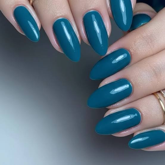 Medium Almond Glossy Turquoise Blue Green Medium Almond Glossy Turquoise Blue Green — Turquoise Nails