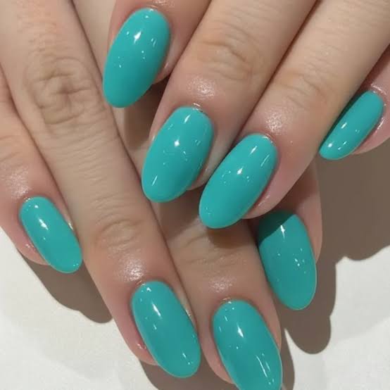 Medium Almond Glossy Turquoise Blue Green With подчеркивает блеск лака Medium Almond Glossy Turquoise Blue Green With подчеркивает блеск лака — Turquoise Nails