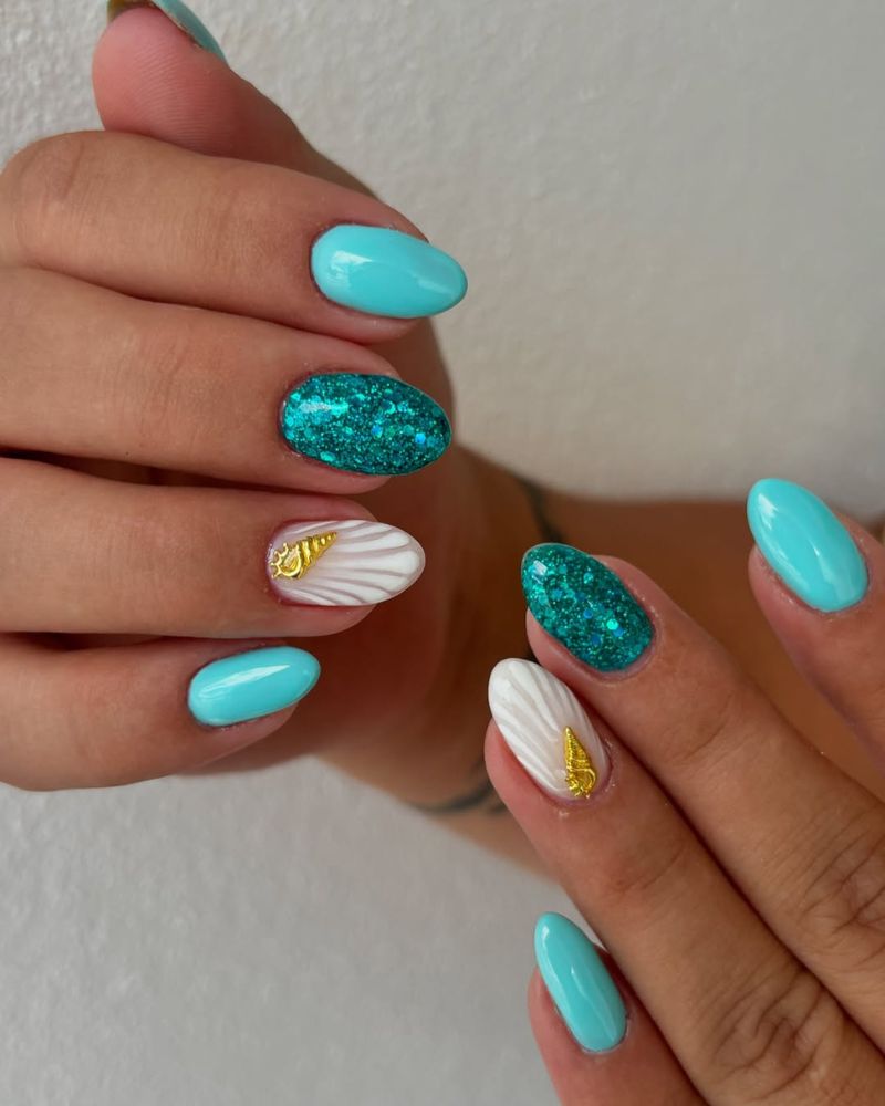 Oval Medium Bright Turquoise Teal Glitter Shell Oval Medium Bright Turquoise Teal Glitter Shell — Turquoise Nails