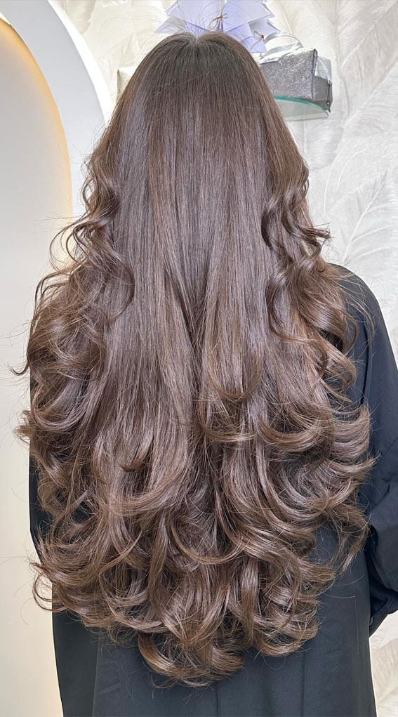 Mid-Back Medium Brown Voluminous Waves — U Shape Haircuts