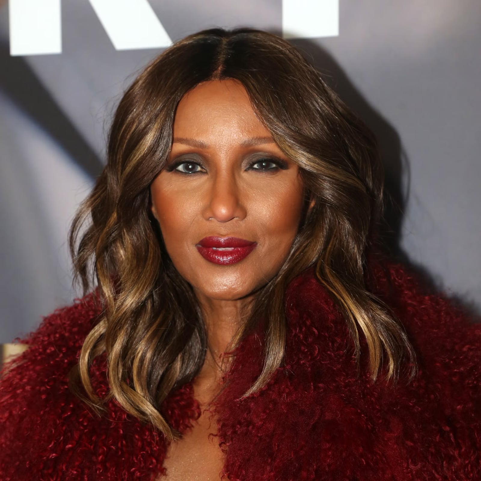 Collarbone Dark Brown Face-Framing Layers, Close-Up Take — U Shape Haircuts