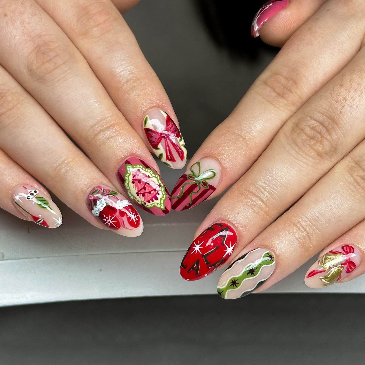 Vintage Christmas Gift Bow and Bell Oval Nails
