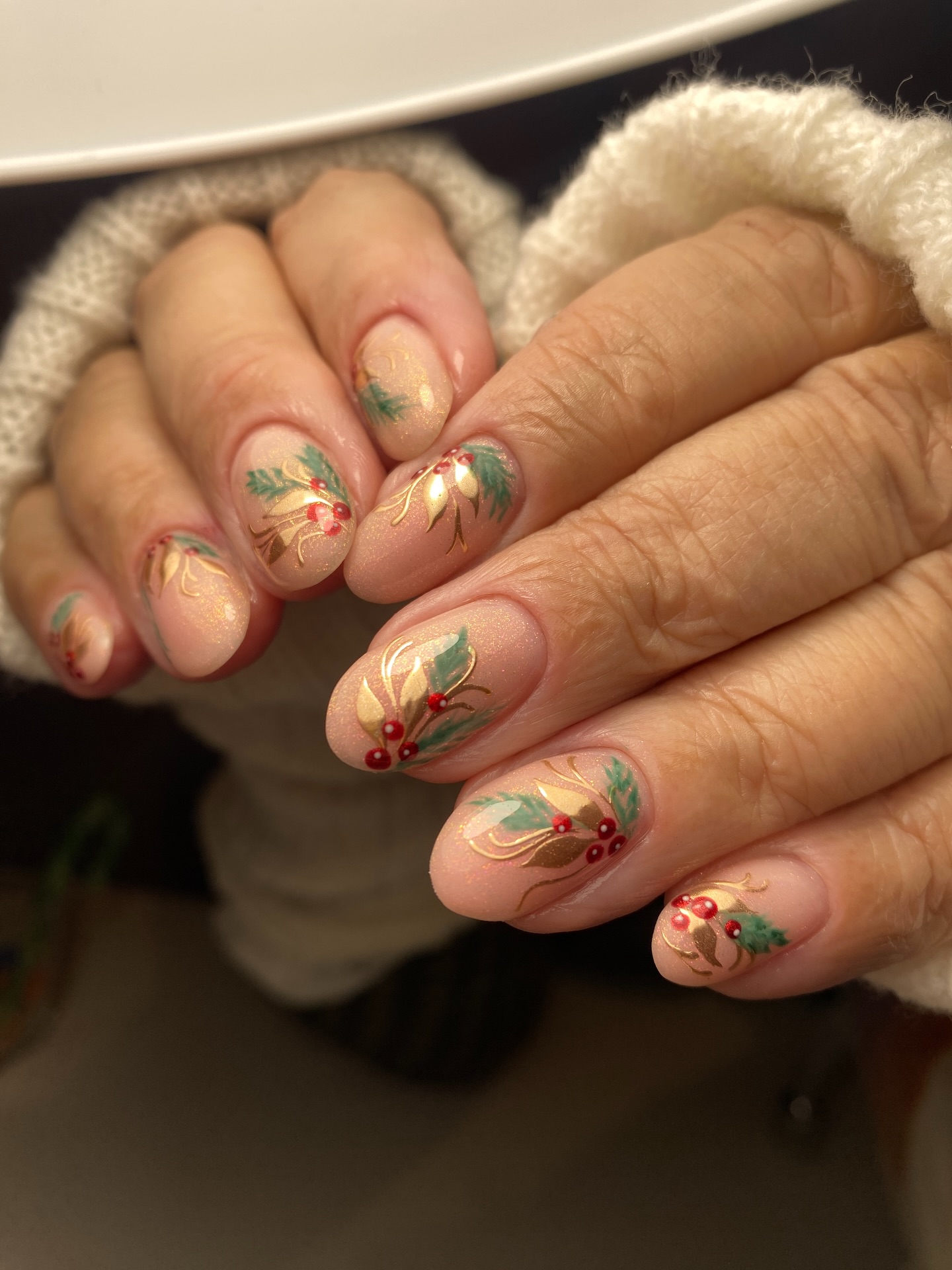 Vintage Christmas Holly Berry Oval Nails