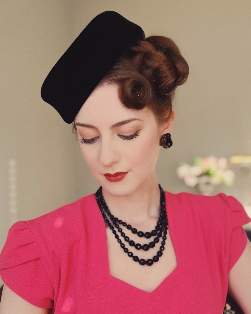 Chin Length Rolled Updo With Pinned Curls Chin Length Rolled Updo With Pinned Curls — Vintage Hairstyles