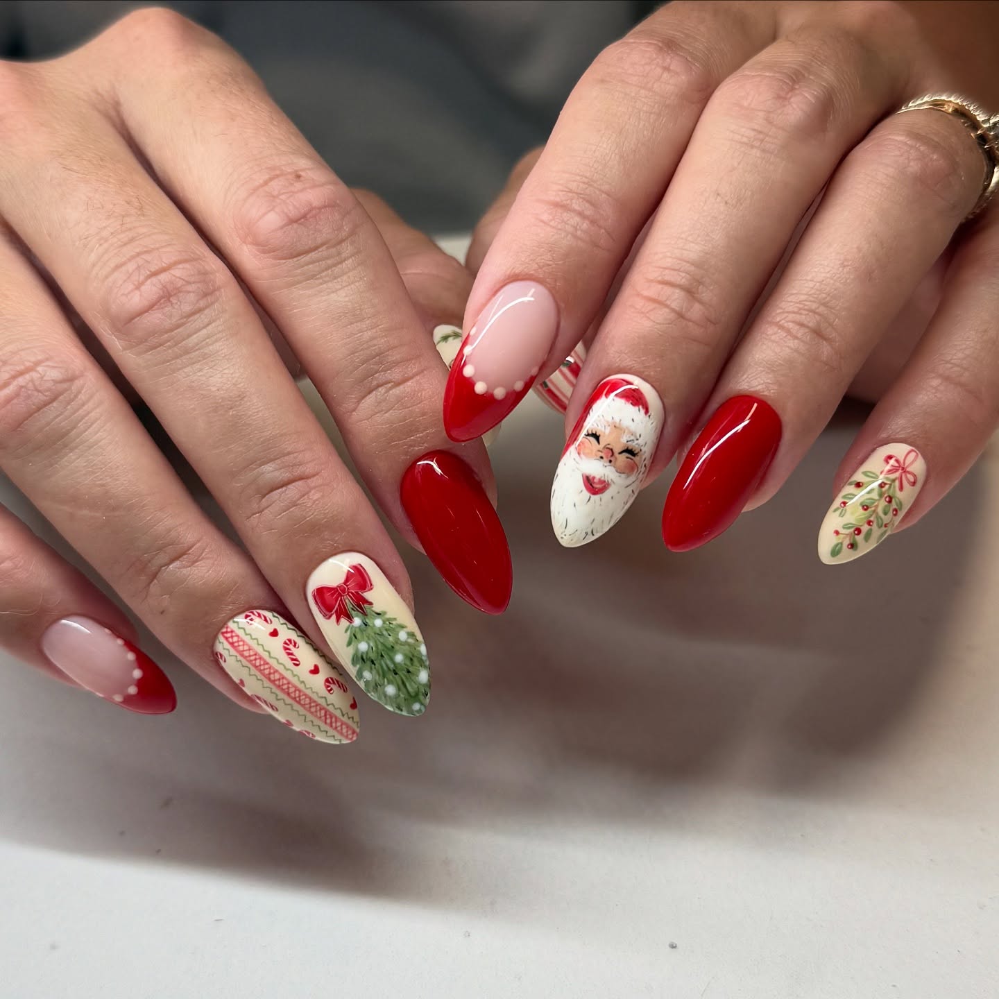 Vintage Santa Christmas Nail Art Almond Set