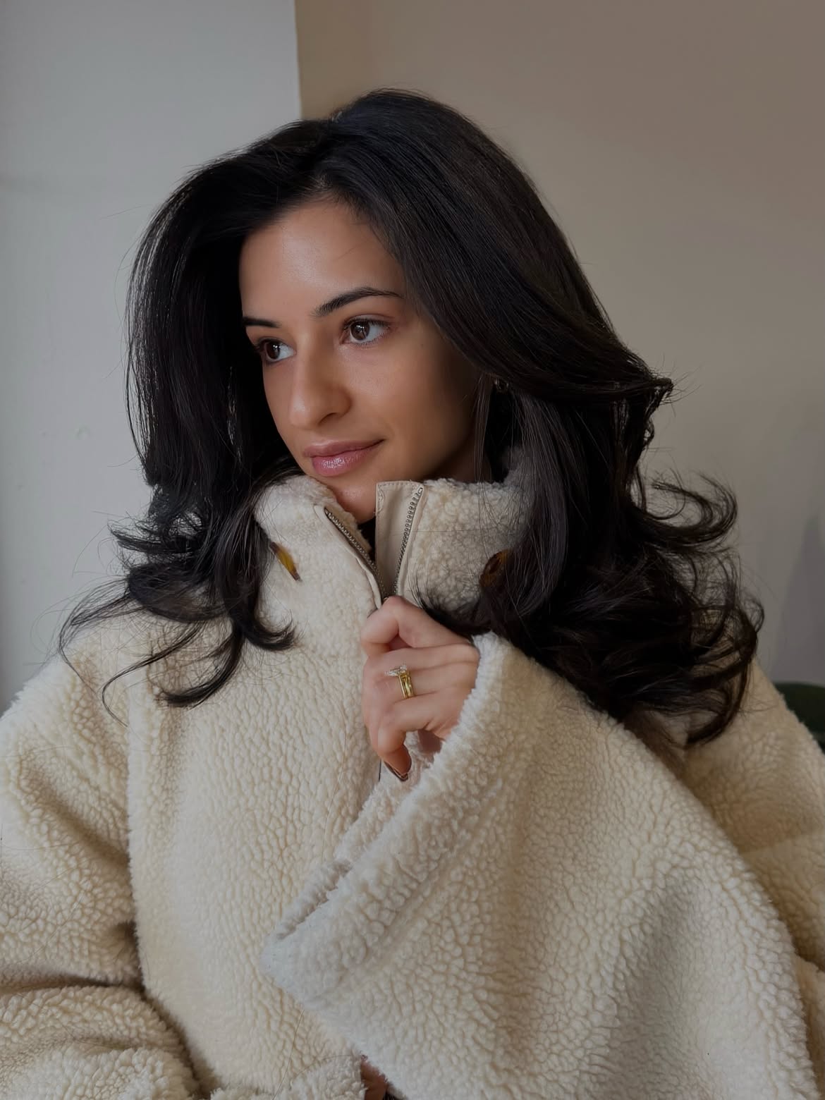Voluminous Dark Chocolate Waves With Face-Framing Layers