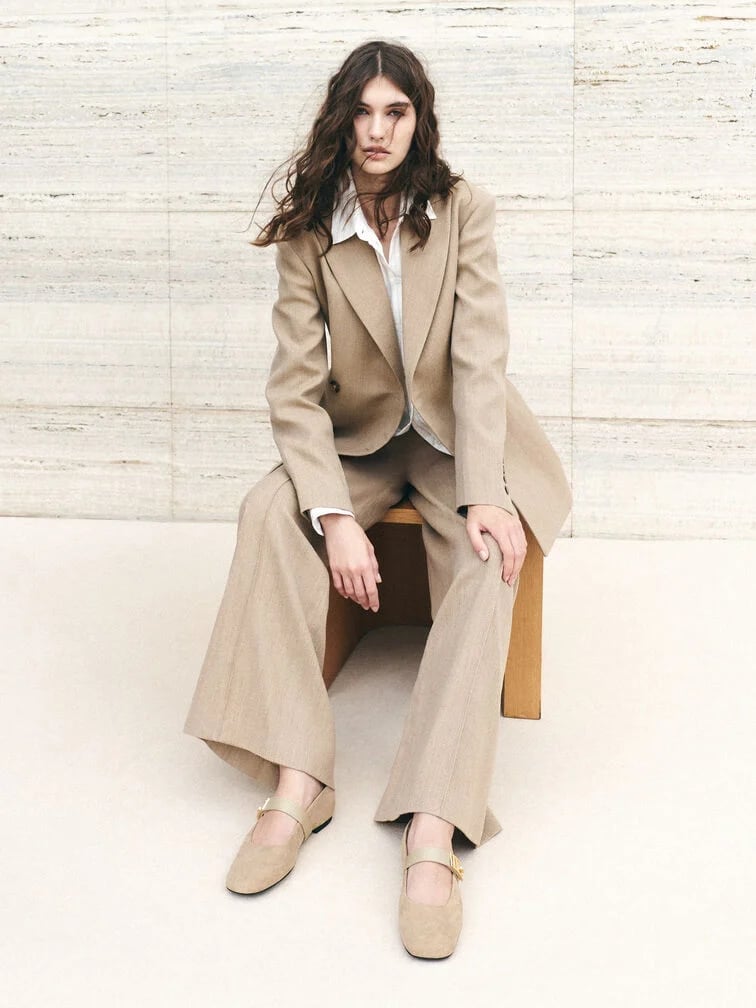 Oversized Beige Blazer and Wide-Leg Trousers for a Casual Wedding Oversized Beige Blazer and Wide-Leg Trousers for a Casual Wedding — Wedding Guest Outfits