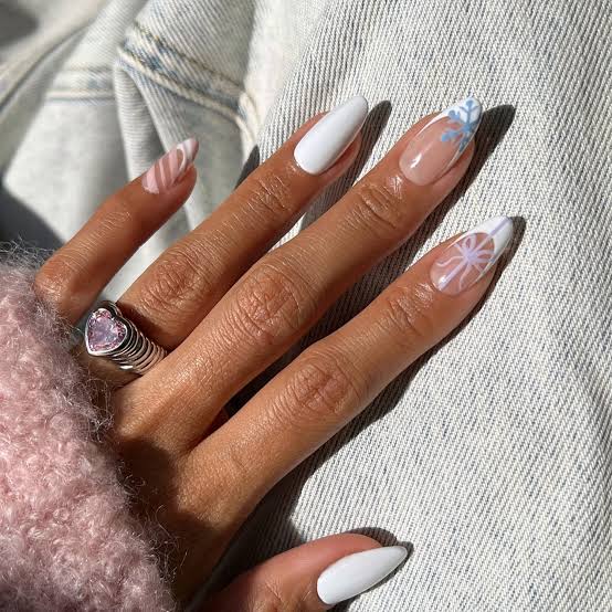 Medium Stiletto Nails With White Abstract Lines Medium Stiletto Nails With White Abstract Lines — White Christmas Nails