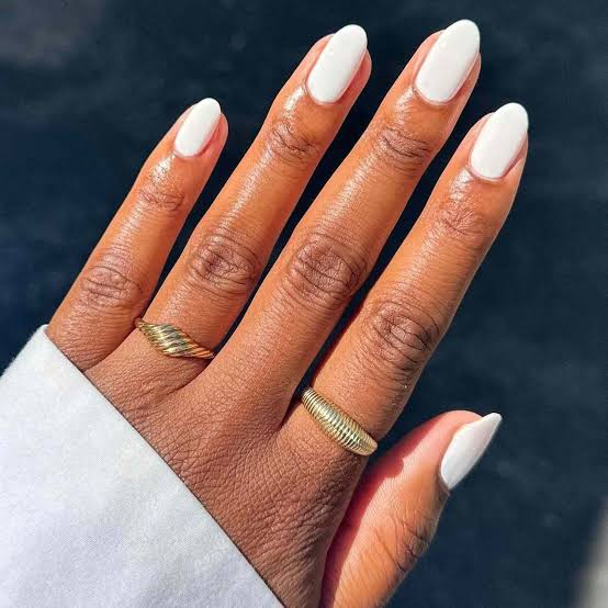 Short Almond Clean White Glossy Nails, Close-Up Take Short Almond Clean White Glossy Nails, Close-Up Take — White Nails