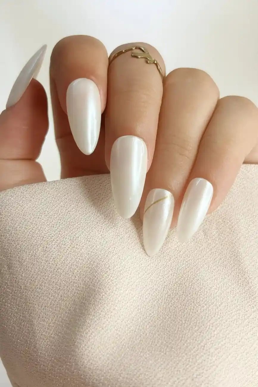 Long Almond Milky White Gold Line Long Almond Milky White Gold Line — White Nails
