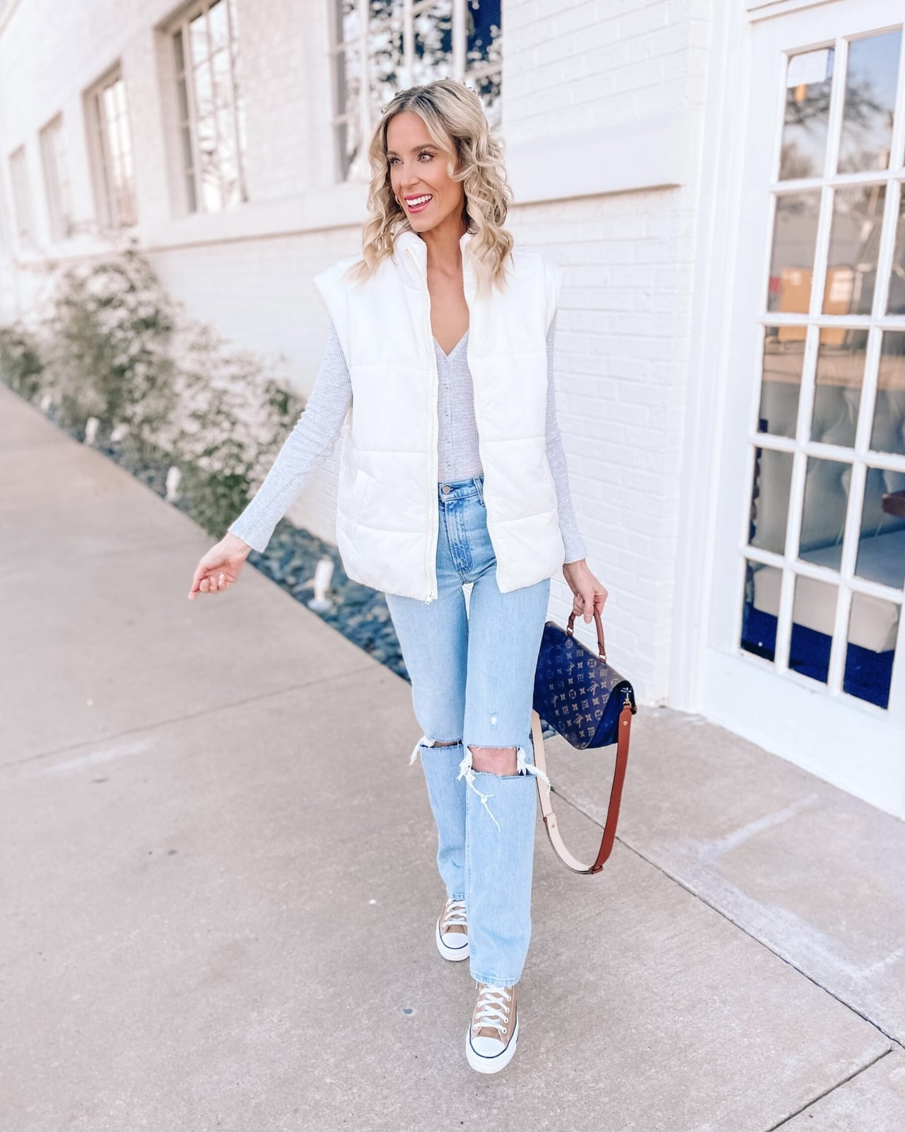 White Puffer Vest Over Gray Top and Ripped Jeans White Puffer Vest Over Gray Top and Ripped Jeans — White Vest Outfit